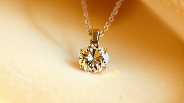 Les atouts d'un pendentif en diamant de l'Atelier du Diamant